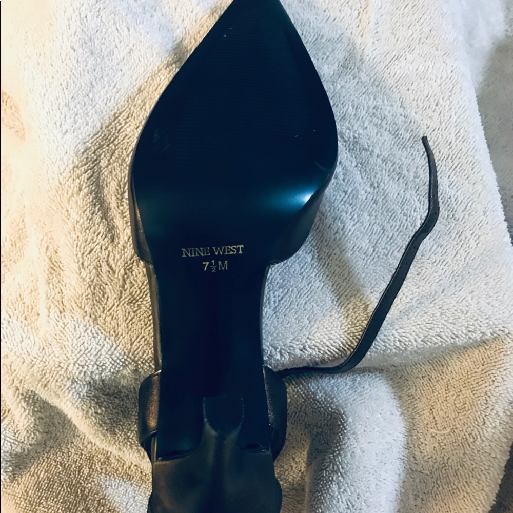 Pumps - Picture 2 of 5